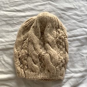Cable Knit Beige Toque